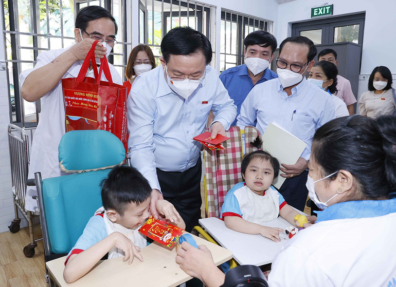 Chủ tịch Quốc hội tin tưởng Thành phố Hồ Chí Minh lấy lại đà tăng trưởng, xứng đáng là đầu tàu, động lực tăng trưởng cho cả nước -0