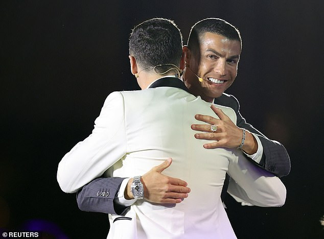 Ronaldo giành giải Cầu thủ hay nhất thế kỷ -0