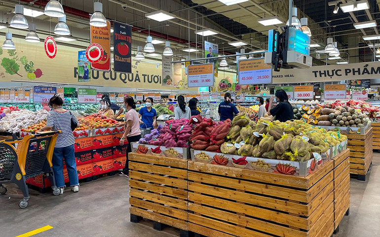 Người dân mua hàng tại Siêu thị Emart Gò Vấp thuộc Tập đoàn Thaco (TP Hồ Chí Minh). Ảnh: THANH HIỀN Xu hướng mới trên thị trường mua bán, sáp nhập doanh nghiệp -0