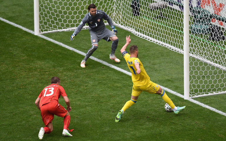 Ukraine giành chiến thắng đầu tiên tại EURO 2020 -0