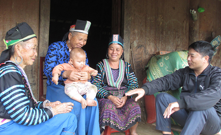 Vợ chồng cùng ‘gieo chữ” trên núi -0