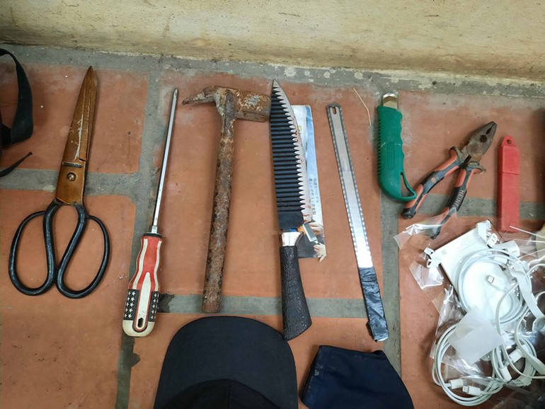 Bắt giữ đối tượng cướp tài sản, đâm trọng thương bảo vệ cửa hàng điện thoại -1