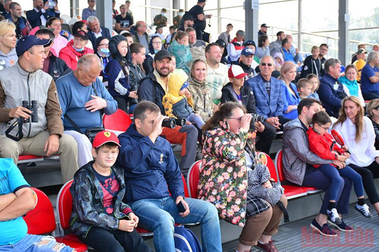 Đội tuyển Nga tạm dẫn đầu với màn trình diễn ngoạn mục -0