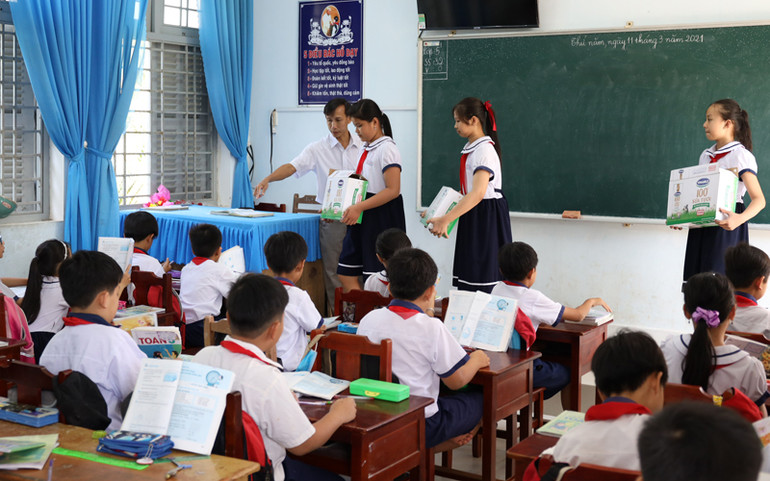 Bốn năm triển khai, sữa học đường “được lòng” thầy trò, phụ huynh Bến Tre -0