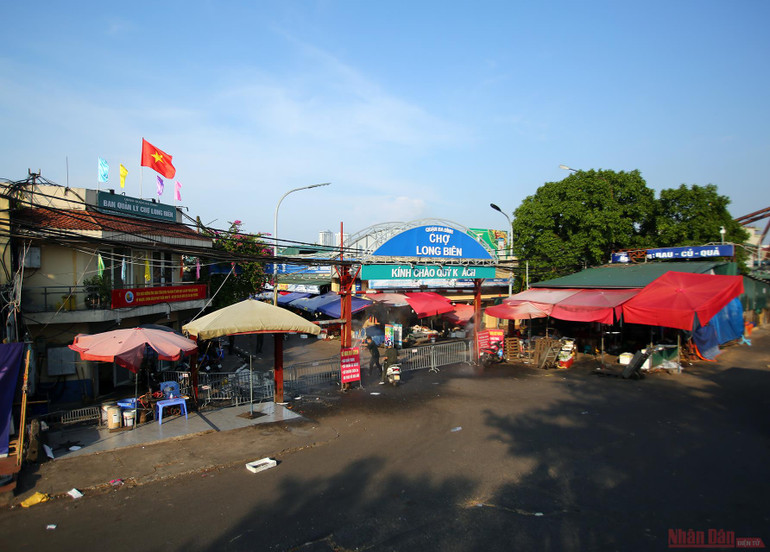 Phong tỏa toàn bộ chợ Long Biên sau khi phát hiện thêm ca F0 -6