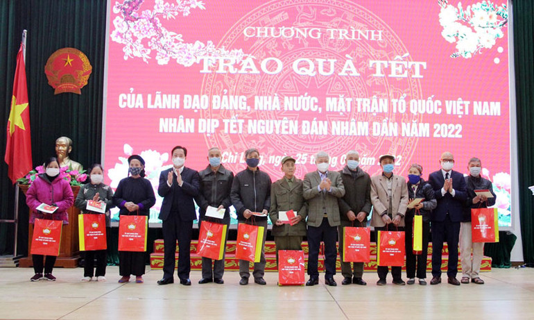 Đồng chí Đỗ Văn Chiến thăm, tặng quà Tết tại Lạng Sơn -0