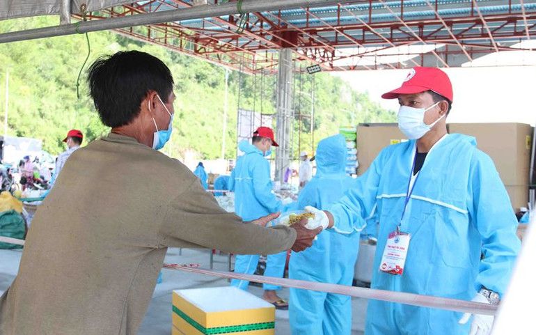 Nghĩa tình nơi trạm dừng chân -0