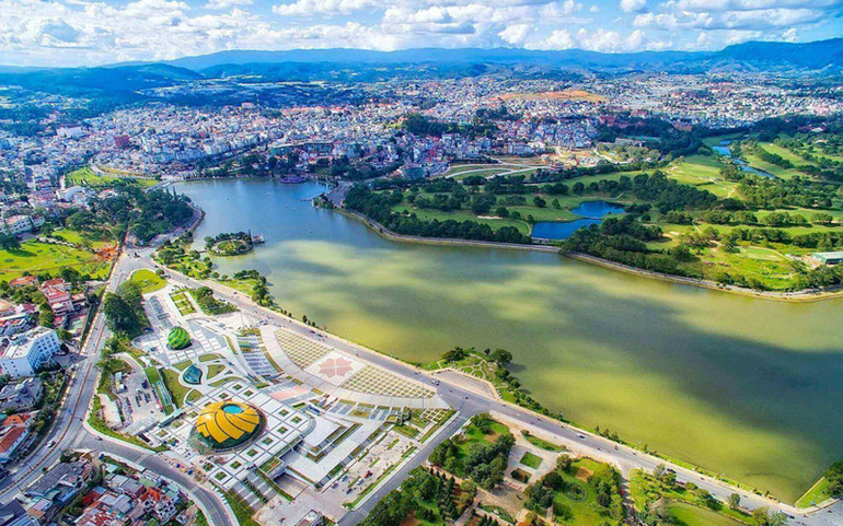 Nghỉ lễ 30-4 và 1-5, du khách Việt Nam lựa chọn điểm đến nào? -0