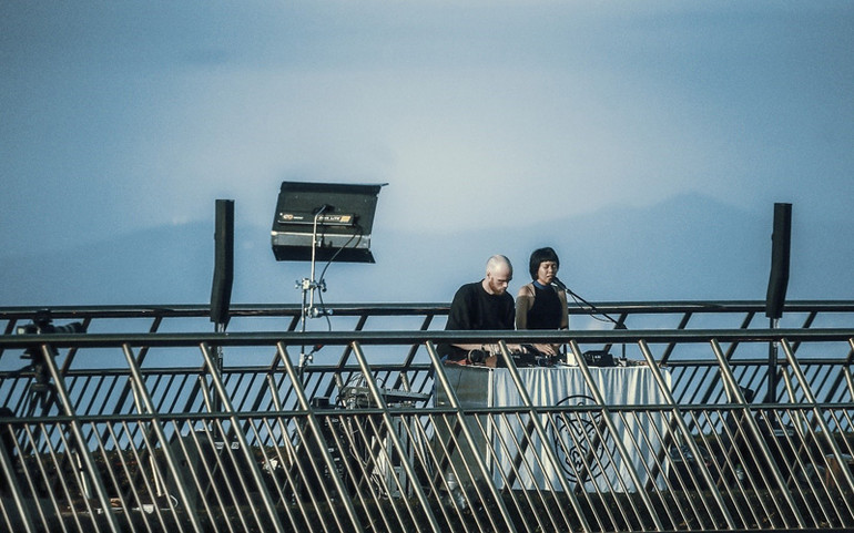 Cầu Vàng - cánh tay nối dài mang Việt Nam ra thế giới -0