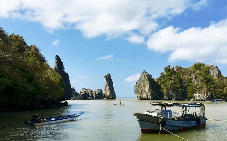 Hòn Phụ Tử được ví như Vịnh Hạ Long của phương nam. (Ảnh: Lữ hành Việt Nam) Thêm 2 điểm đến hấp dẫn tại Kiên Giang mở cửa cho du khách -0
