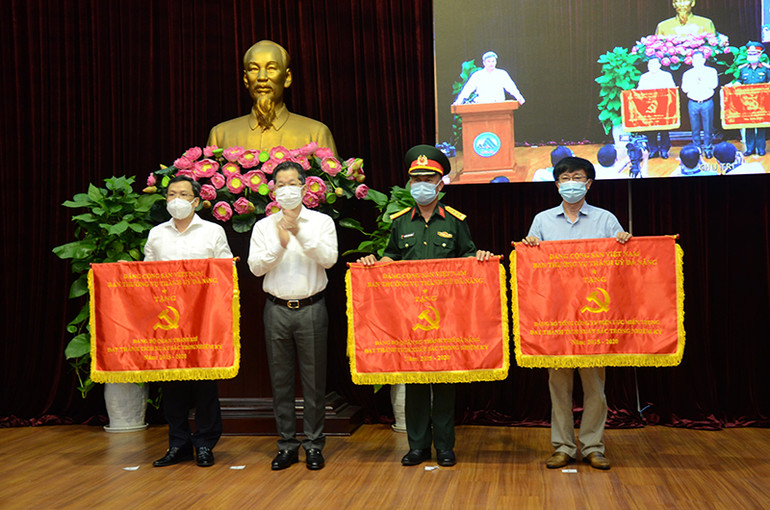 Gắn phòng, chống dịch với đẩy mạnh sản xuất, khôi phục tăng trưởng kinh tế -0