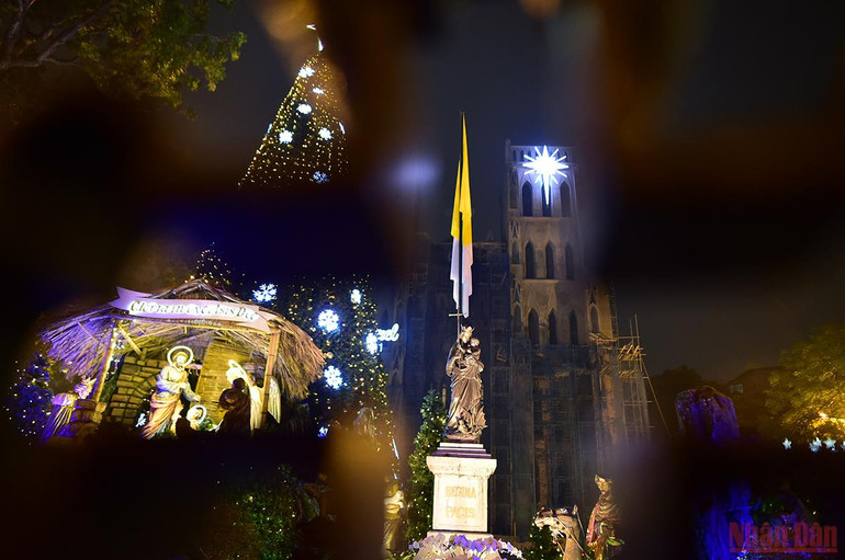 Một mùa Giáng sinh đặc biệt của 2 thành phố lớn Hà Nội và thành phố Hồ Chí Minh -0