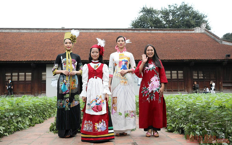 Áo dài “kể chuyện” bốn phương -0