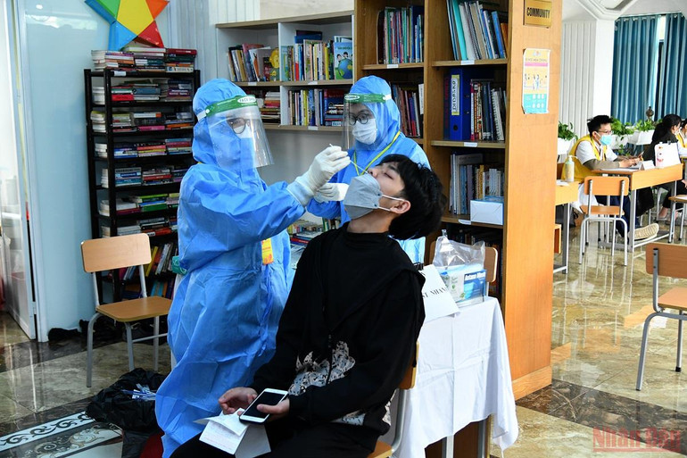 Khám bệnh nhân đạo, cấp thuốc miễn phí cho thanh thiếu niên có hoàn cảnh đặc biệt khó khăn -0