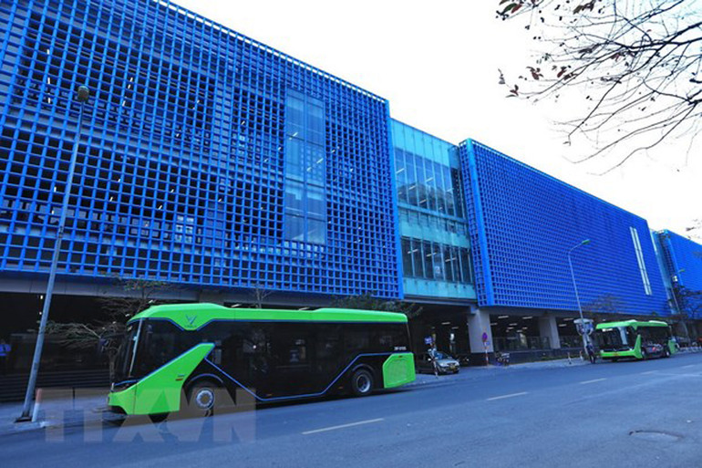 Hình ảnh các tuyến xe buýt điện ở Hà Nội vận hành ổn định -0