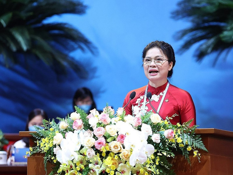 Chủ tịch Hội Liên hiệp Phụ nữ Việt Nam khóa XII Hà Thị Nga phát biểu khai mạc Đại hội. (Ảnh: TTXVN) Xây dựng xã hội tốt đẹp trên nền tảng tôn trọng, tôn vinh, chăm lo, bảo vệ phụ nữ -0