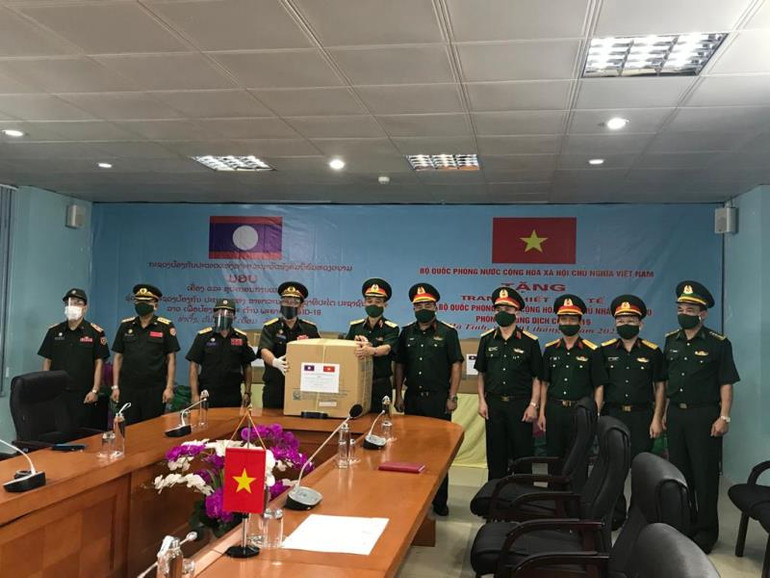 Bộ Quốc phòng cử chuyên gia giúp Lào dập dịch Covid-19 -0