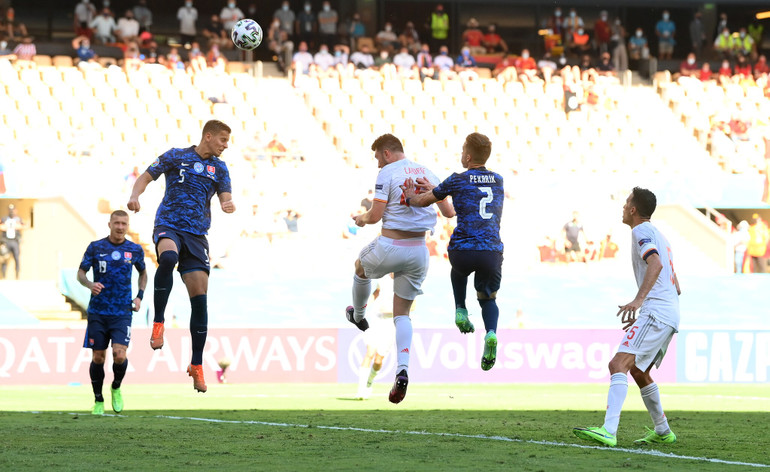 Tây Ban Nha, Thụy Điển dắt tay nhau qua vòng bảng -0