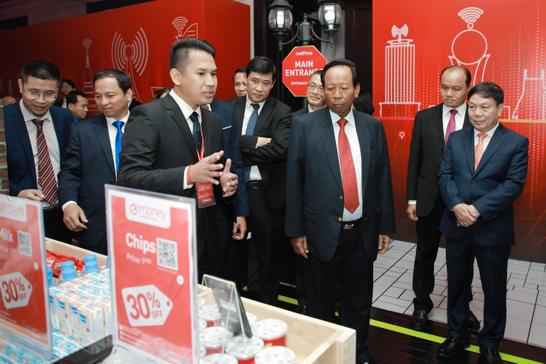 Tại Campuchia, Metfone là công ty tiên phong trong kiến tạo xã hội số, hỗ trợ nhiều chương trình xây dựng chính phủ điện tử tại đây. Dấu ấn đầu tư nước ngoài của Viettel -0