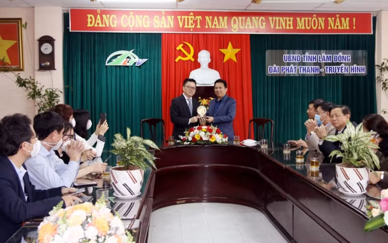Đoàn công tác Báo Nhân Dân thăm và làm việc tại Lâm Đồng ảnh 2 Đoàn công tác Báo Nhân Dân thăm và làm việc tại Lâm Đồng -1