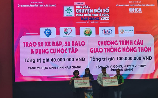 Các tổ chức, cá nhân, doanh nghiệp đóng góp cho chương trình cộng đồng. Khai mạc Tuần lễ thúc đẩy chuyển đổi số phát triển kinh tế vùng – Hậu Giang 2022 -0