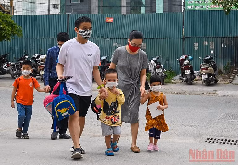 Niềm vui trẻ thơ trong ngày trở lại trường -0