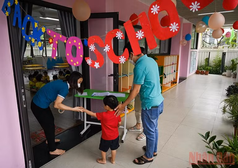 Niềm vui trẻ thơ trong ngày trở lại trường -0