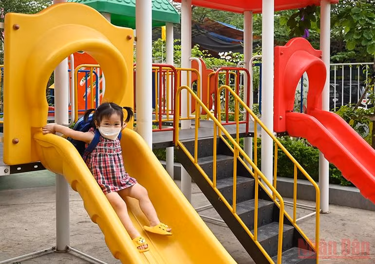 Niềm vui trẻ thơ trong ngày trở lại trường -0