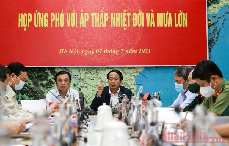 Phó thủ tướng Chính phủ Lê Văn Thành chỉ đạo tại cuộc họp Ứng phó với áp thấp nhiệt đới và mưa lớn chiều 7/7. Chủ động và huy động tối đa các lực lượng để giảm thiệt hại do thiên tai -0