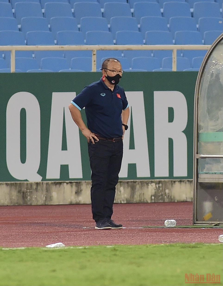 Chơi hết mình, Việt Nam thua tối thiểu Australia -0