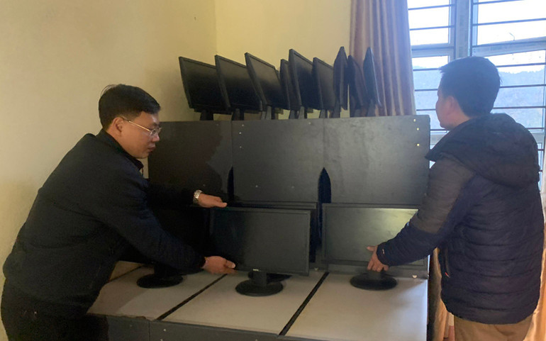 Thiếu phòng học, thầy cô phải chuyển phòng chức năng thành phòng học, hệ thống máy tính phải tạm thời xếp vào kho. Cần đầu tư cơ sở vật chất cho giáo dục ở huyện biên giới Mường Tè -0