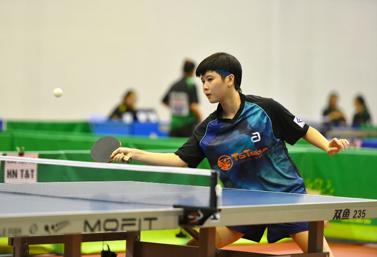 “Hoa khôi” bên bàn bóng -0