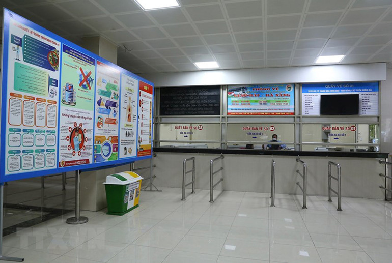 Xe khách liên tỉnh được hoạt động trở lại, bến xe Hà Nội vẫn vắng vẻ -0