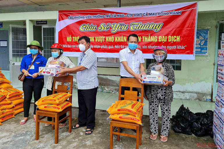 Đưa mì gói đến tuyến đầu chống dịch -0