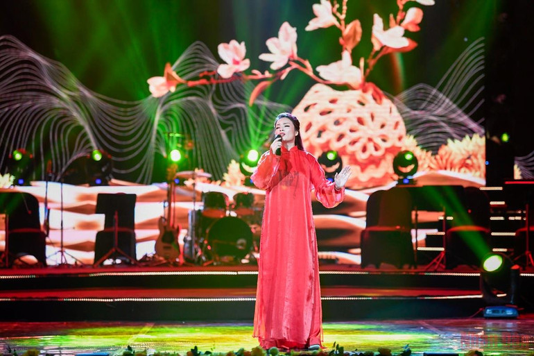 Chủ tịch nước Nguyễn Xuân Phúc dự chương trình Xuân Quê hương 2022 -7