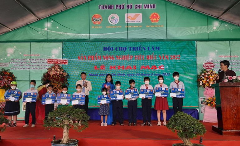 Hội Nông dân Thành phố Hồ Chí Minh trao học bổng cho học sinh nghèo, cận nghèo. Khai mạc hội chợ, triển lãm sản phẩm nông nghiệp tiêu biểu Thành phố Hồ Chí Minh -0