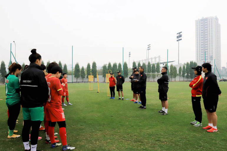 HLV Mai Đức Chung: Chuyến tập huấn Tây Ban Nha sẽ giúp đội hoàn thiện -0