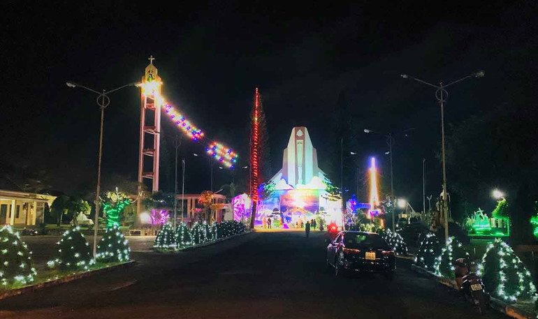 Châu Sơn-mùa Giáng sinh vui tươi, ấm áp và an lành -0