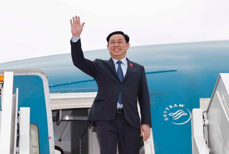 Chủ tịch Quốc hội Vương Đình Huệ bắt đầu thăm chính thức Hungary -0