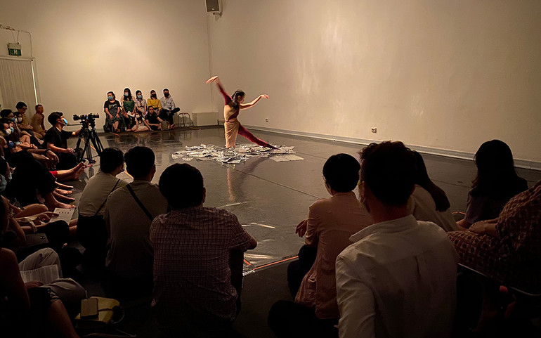 Trình chiếu trực tuyến vở múa đương đại “Tách” -0