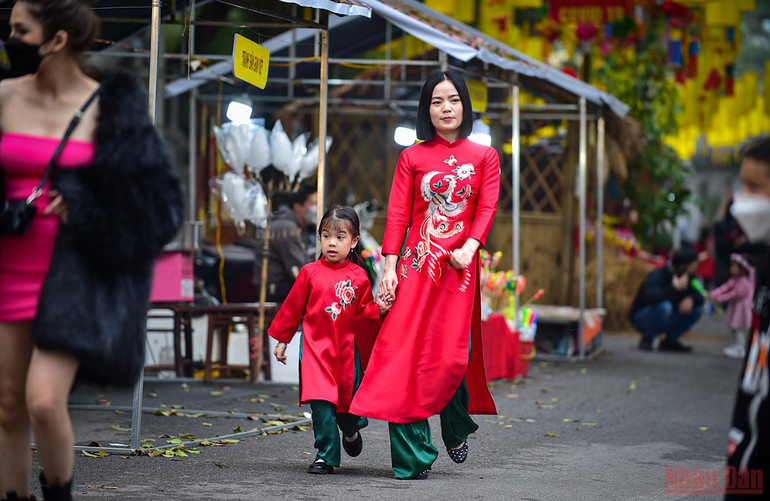 Hà Nội “thay áo mới” rực rỡ đón Xuân Nhâm Dần 2022 -0