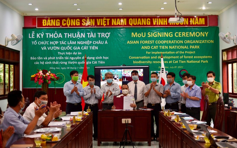 Ký thỏa thuận tài trợ thực hiện dự án “Bảo tồn và phát triển tài nguyên đa dạng sinh học các hệ sinh thái rừng Vườn Quốc gia Cát Tiên” điểm cầu Vườn Quốc gia Cát Tiên tại Đồng Nai. Bảo tồn và phát triển tài nguyên đa dạng sinh học các hệ sinh thái rừng Vườn Quốc gia Cát Tiên -0