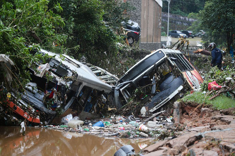 Hiện vẫn còn 35 người mất tích sau mưa bão. (Ảnh: Reuters) Brazil -2