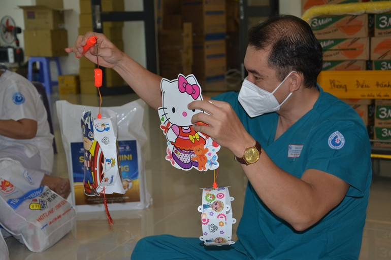 Tết Trung thu ấm áp tại Bệnh viện Dã chiến số 7 -0