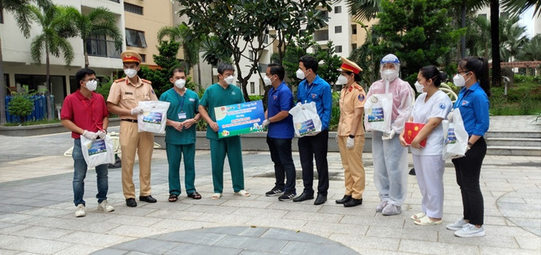 Tết Trung thu ấm áp tại Bệnh viện Dã chiến số 7 -0