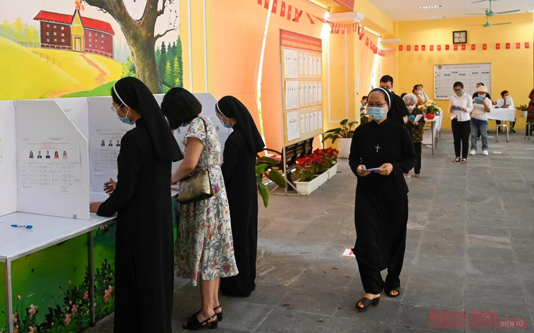 Người dân Thủ đô trong “Ngày hội non sông” -0