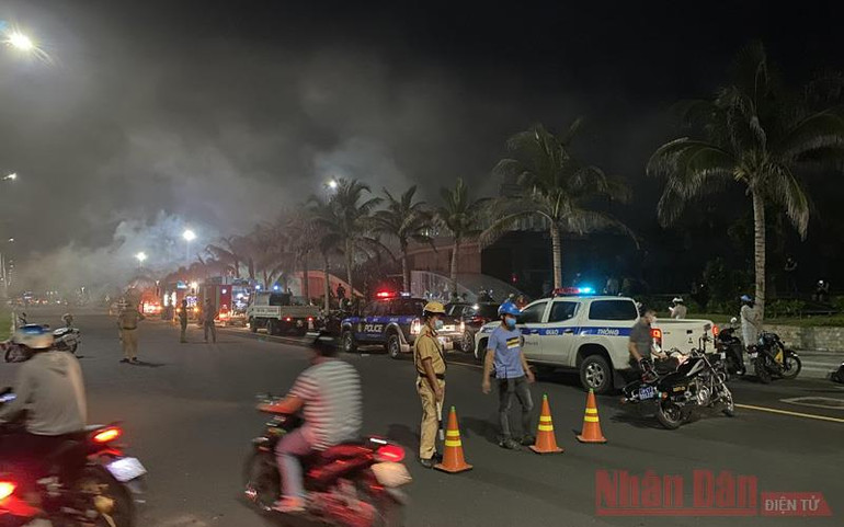 Đang cháy lớn tại Khu nghỉ dưỡng Rosa Alba Resort, Tuy Hòa, Phú Yên -0