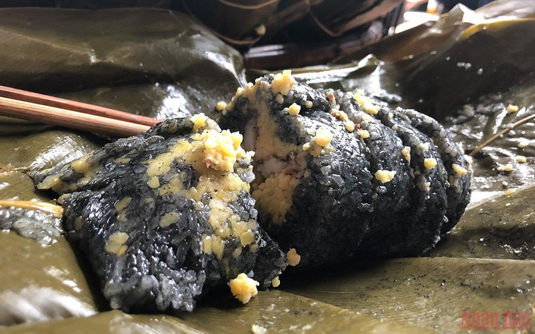 Bánh chưng gù đen của người Tày ở Lào Cai. Ý nghĩa của bánh chưng gù -0
