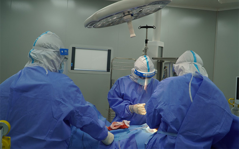 Ca mổ cấp cứu đầu tiên thực hiện tại Bệnh viện Hồi sức Covid-19 TP Hồ Chí Minh -0