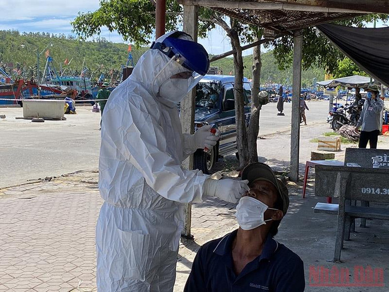 Ngư dân ồ ạt về quê -0